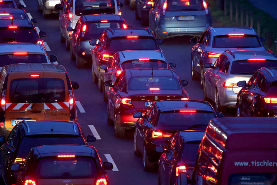 Nach dem Crash wurde die Autobahn gesperrt. (Symbolbild)