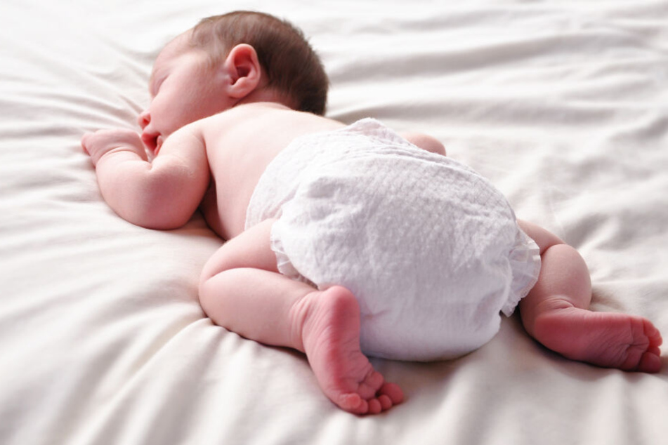 Baby in Mülltonne geworfen, es überlebt offenbar durch reinen Zufall
