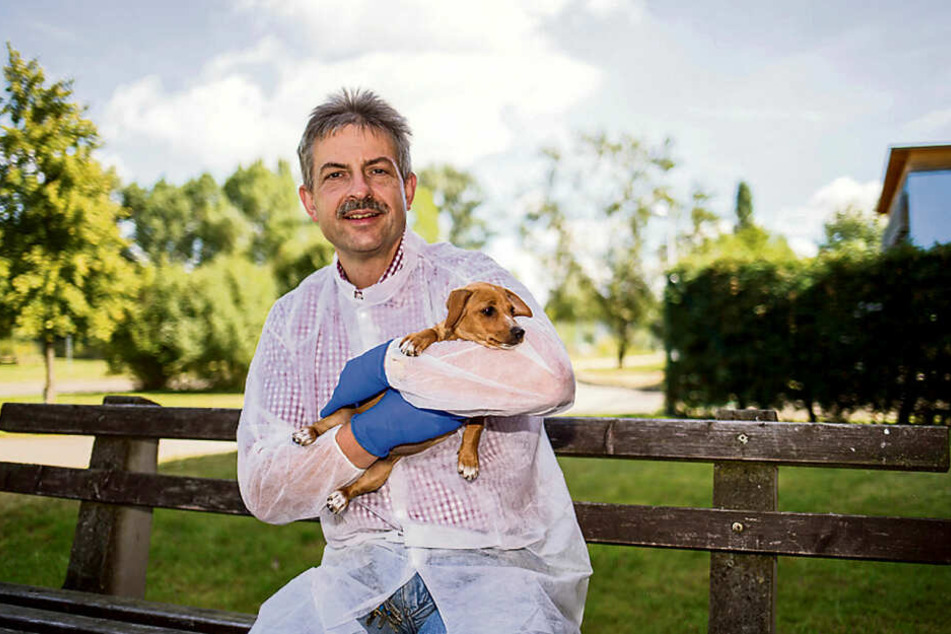 Leipzigs Tierheim-Chef Michael Sperlich möchte mit Klassik, Reggae und Erzählungen seine Hunde entspannen.