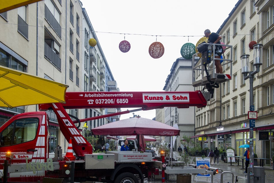 Die Innere Klosterstraße hat ein neues Lichtprojekt bekommen.