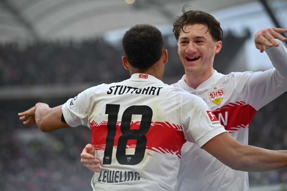 VfB-Profi Angelo Stiller (r.) brachte die Schwaben mit seinem Führungstor gegen den HSV auf die Siegerstraße.
