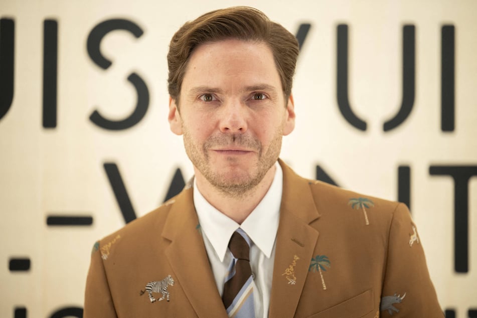 Daniel Brühl (47) spielt eine der Hauptrollen in der neuen Netflix-Serie.