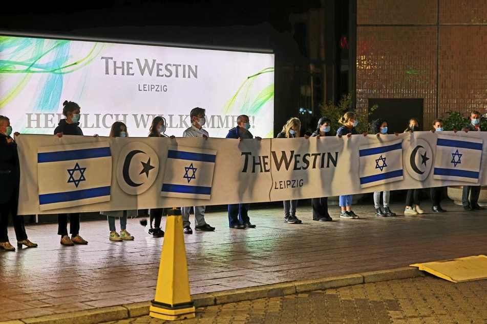 Einige Westin-Mitarbeiter wollten sich am Mittwochabend mit einem Banner ebenfalls solidarisieren.