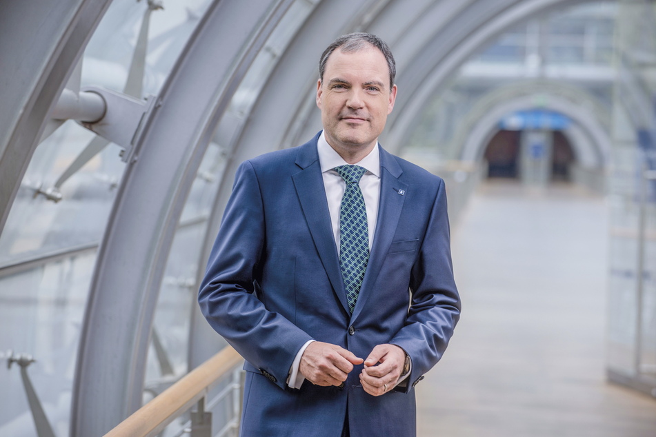 Leipziger Messe-Chef ohne Messen: Martin Buhl-Wagner (54) startet mit leeren Hallen ins neue Geschäftsjahr. Nur das Impfzentrum bringt etwas Erlös ein.