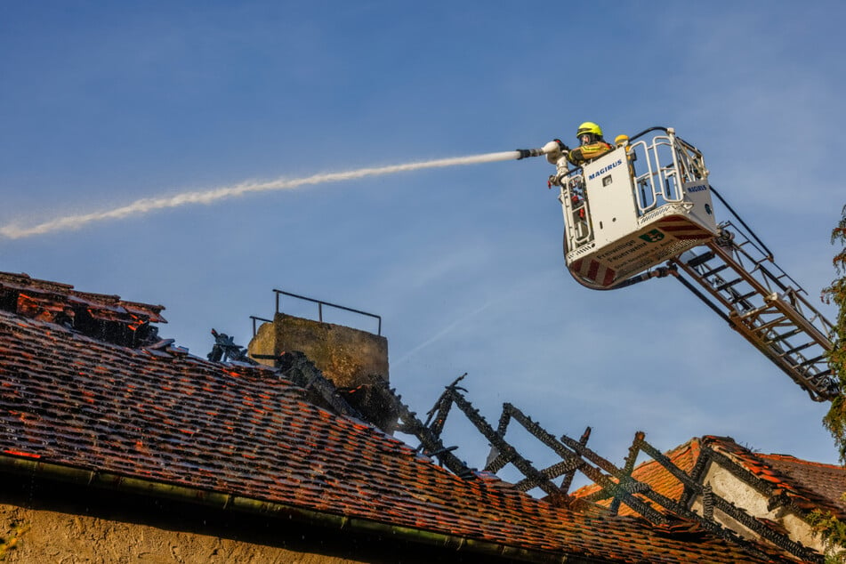 Die Feuerwehr konnte verhindern, dass die Flammen auf angrenzende Gebäude übergriff.