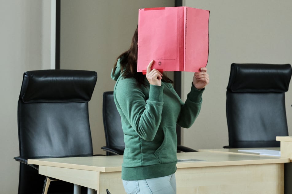Die angeklagte Gina H. (30) muss sich wegen mutmaßlichen Mordes vor Gericht verantworten.