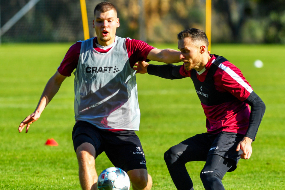 Patrick Schmidt (r., im Training mit Kevin Ehlers) ist bis 30. Juni ausgeliehen vom 1. FC Heidenheim. Eine Kaufoption seitens der Dresdner besteht.