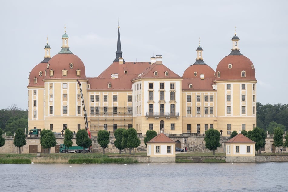 Neben dem Schauplatz am Schloss Moritzburg finden Veranstaltungen in der Kirche Moritzburg, dem Schloss Proschwitz und dem Kulturpalast Dresden statt.