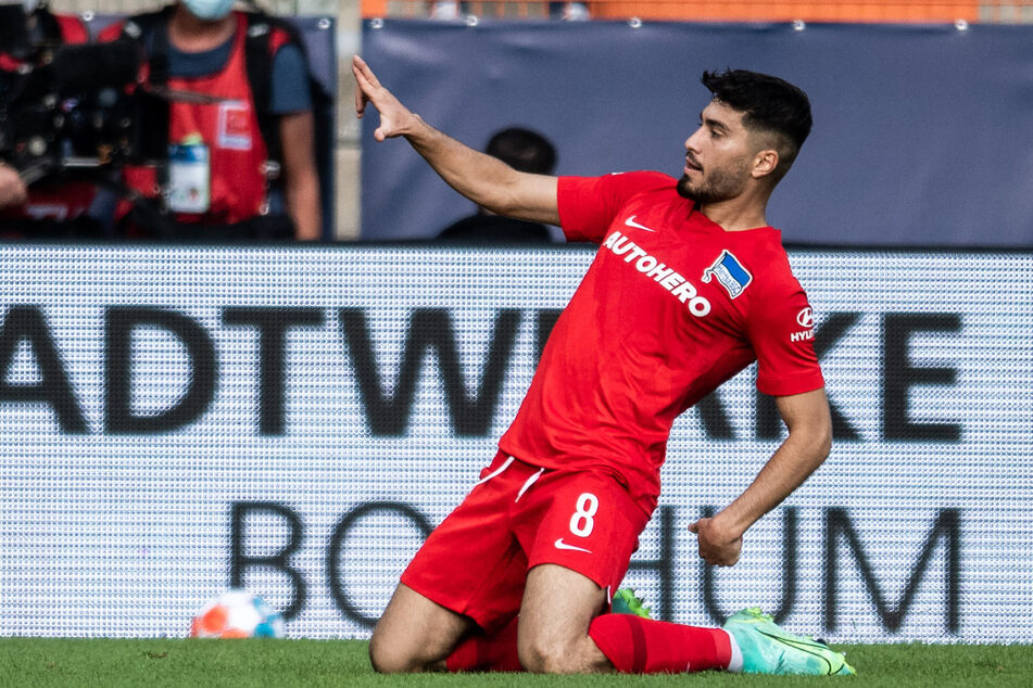 Suat Serdar (24) jubelt über seinen Treffer zum 1:0 in Bochum. Wenig später ließ er noch ein zweites Tor folgen.