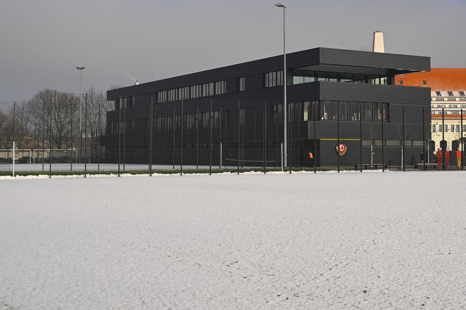 Das Trainingszentrum von Dynamo Dresden ist von Eis und Schnee nicht verschont geblieben. (Archivfoto)