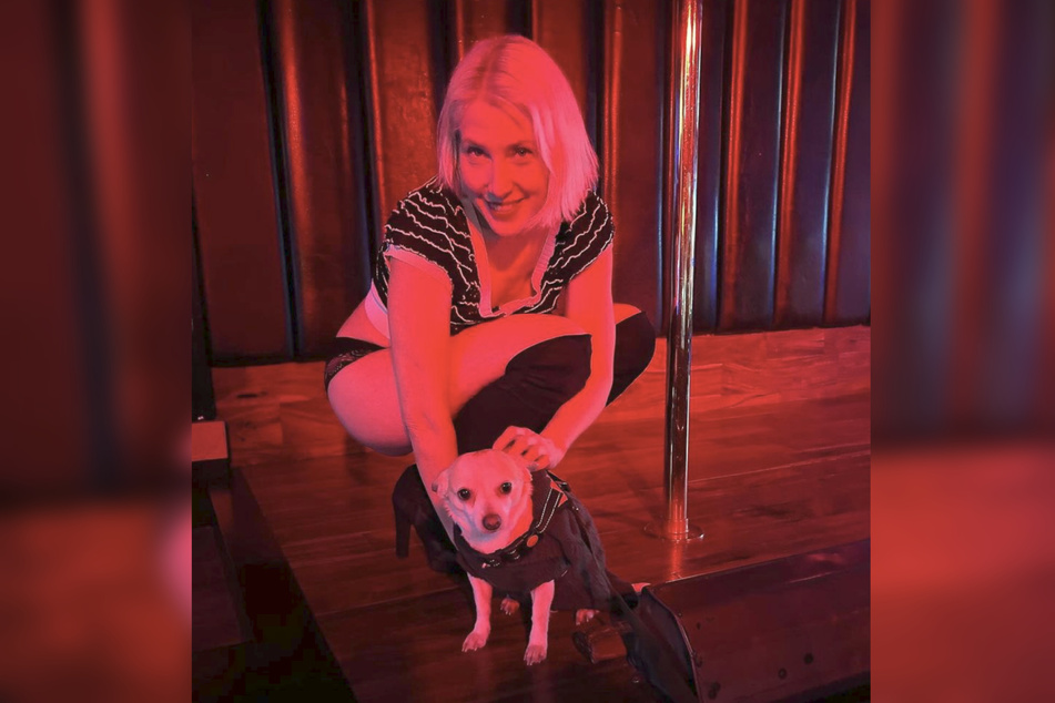 Unter dem Namen "Viva Las Vegas" tanzt die blonde US-Amerikanerin (49) in Nachtclubs an der Stange.