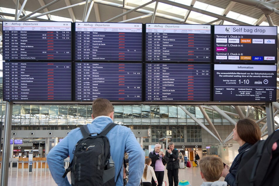 Bereits am Sonntag hatte der Airport zum Beginn zweiwöchiger Schulferien wegen einer überraschenden Arbeitsniederlegung schließen müssen.