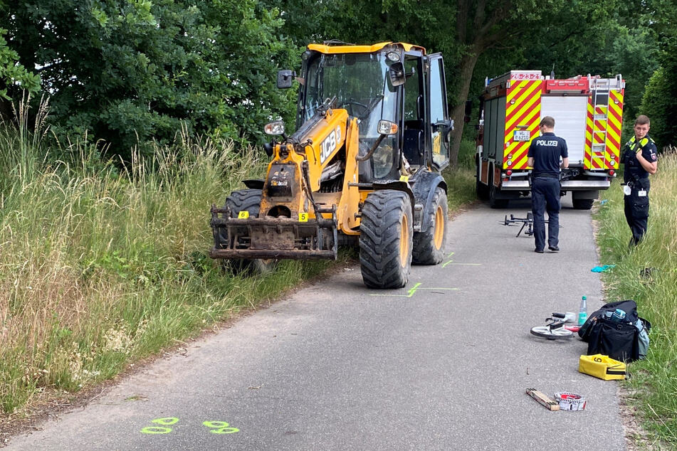 Bei einem Unfall mit einem Radlader in Toppenstedt starben im Juni ein fünfjähriger Junge und ein 39-jähriger Mann. Am Montag startet der Prozess.