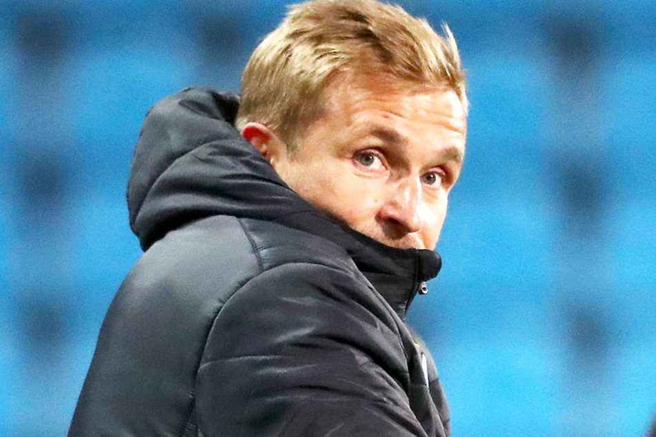 Trainer David Bergner ist sich sicher: Seine Jungs müssen sich beim Aufsteiger Bischofswerda warm anziehen!