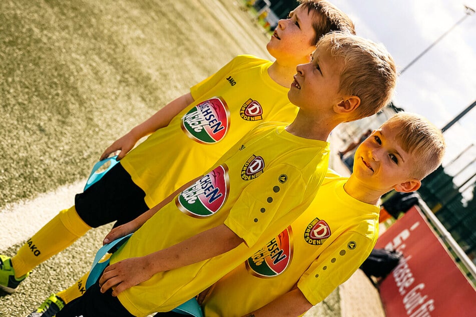 Kinder im Alter von 7 bis 14 Jahren sind herzlich zum Ferien-Camp 2025 der SG Dynamo Dresden eingeladen.