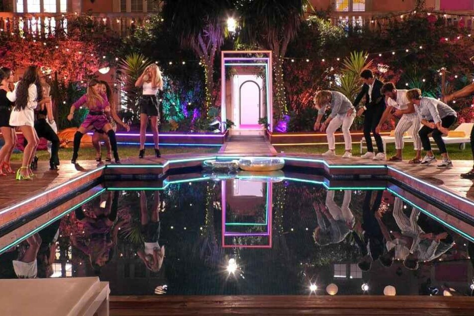 Am Abend gab's ne Poolparty.
