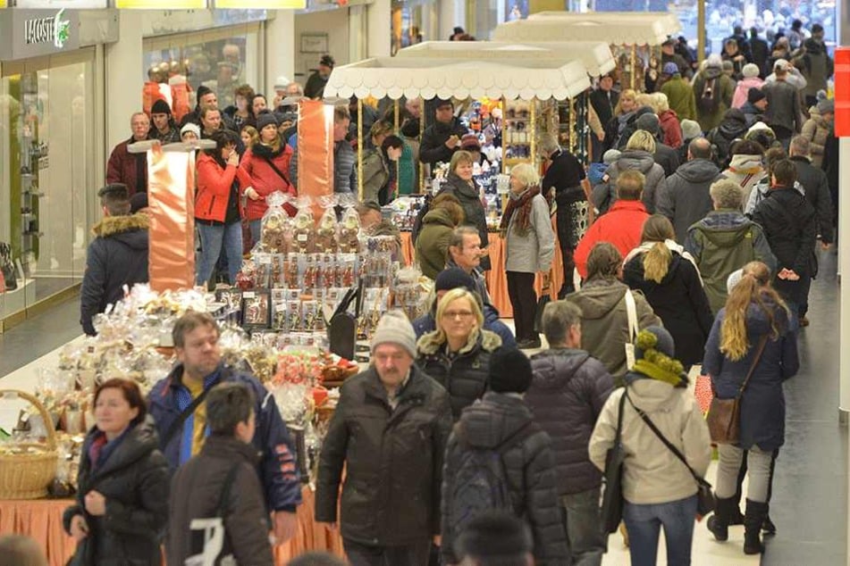 Normales Weihnachtsgeschäft? In der Galerie Roter Turm sind die Gänge gut gefüllt.