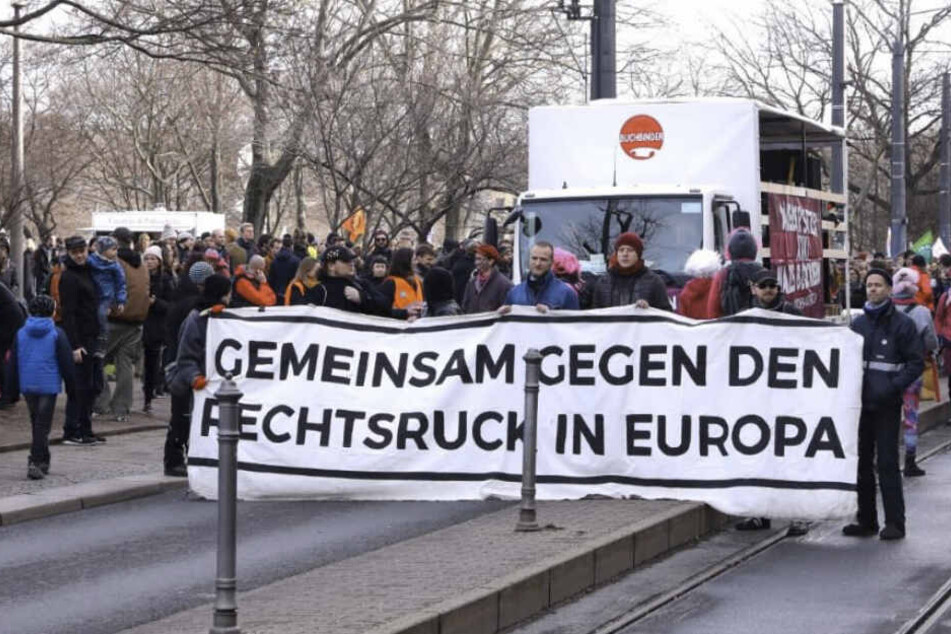 Die Demonstranten sind losgezogen.