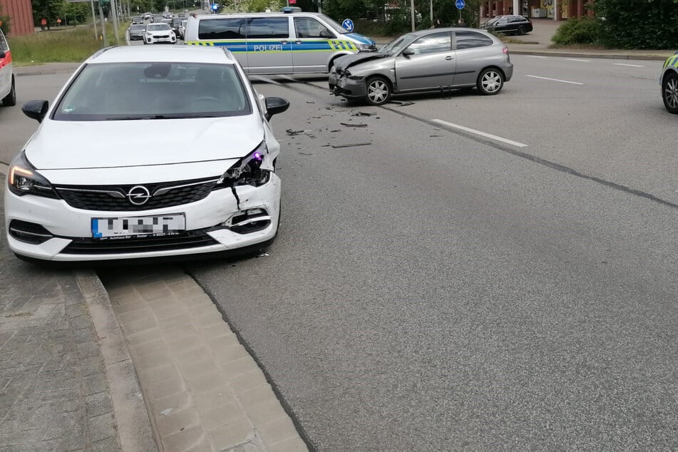 Kreuzungs-Crash in der Altmark: Zwei Autofahrer verletzt
