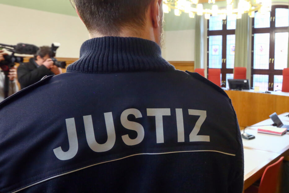 Justizbeamter in Görlitz, Sachsen, bei der Arbeit.