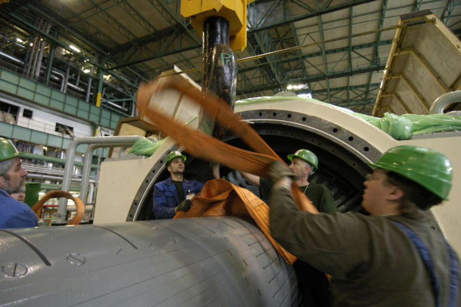 Im Atomkraftwerk Dukovany in der Nähe von Prag: Arbeiter an Turbogeneratoren.
