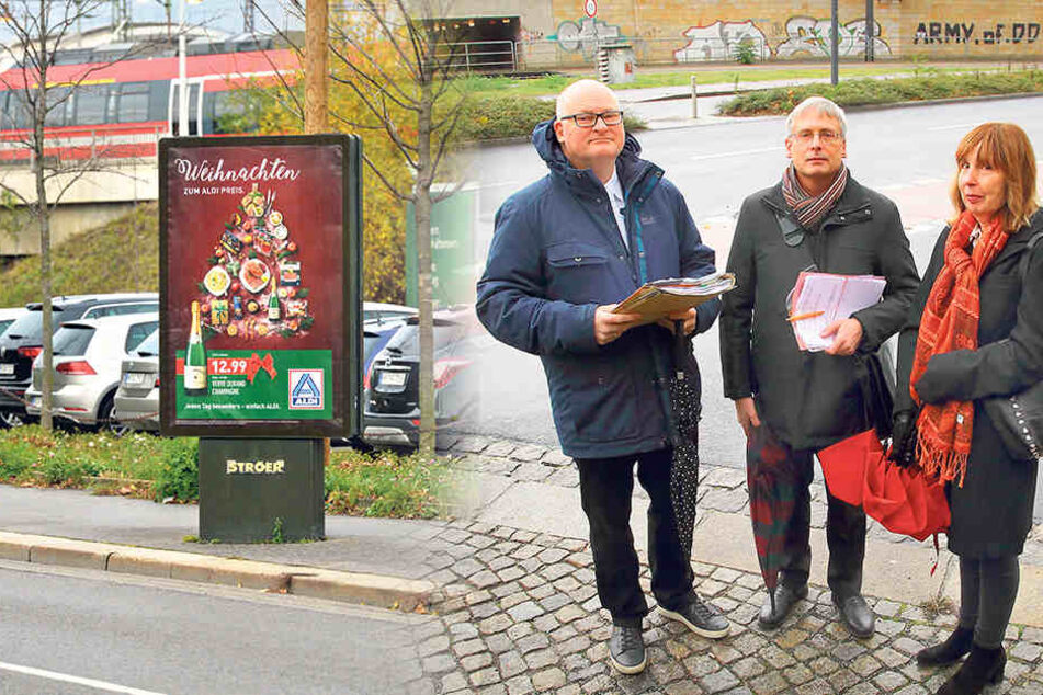 Um Werbetafeln wie diese, am Bahndamm angebracht, dreht sich der Streit.