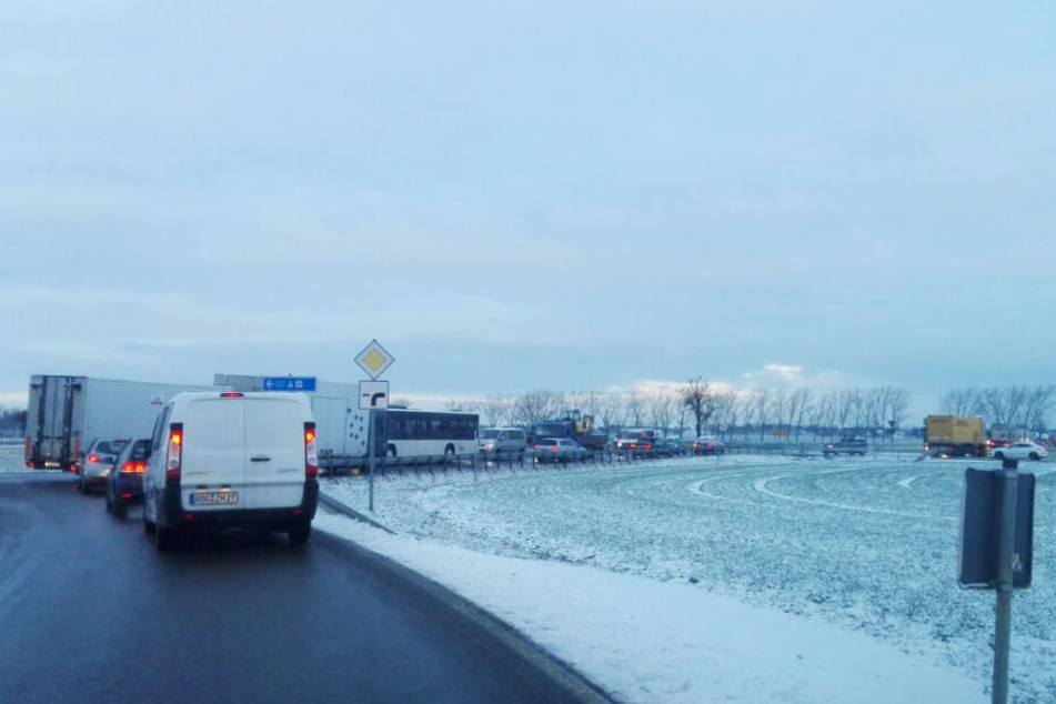 Es staut sich auf der A14.