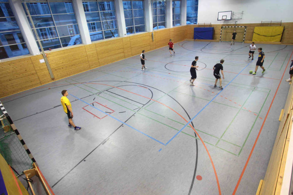 Die Schüler waren in der Halle, als das Dach plötzlich zusammenbrach. (Symbolbild)