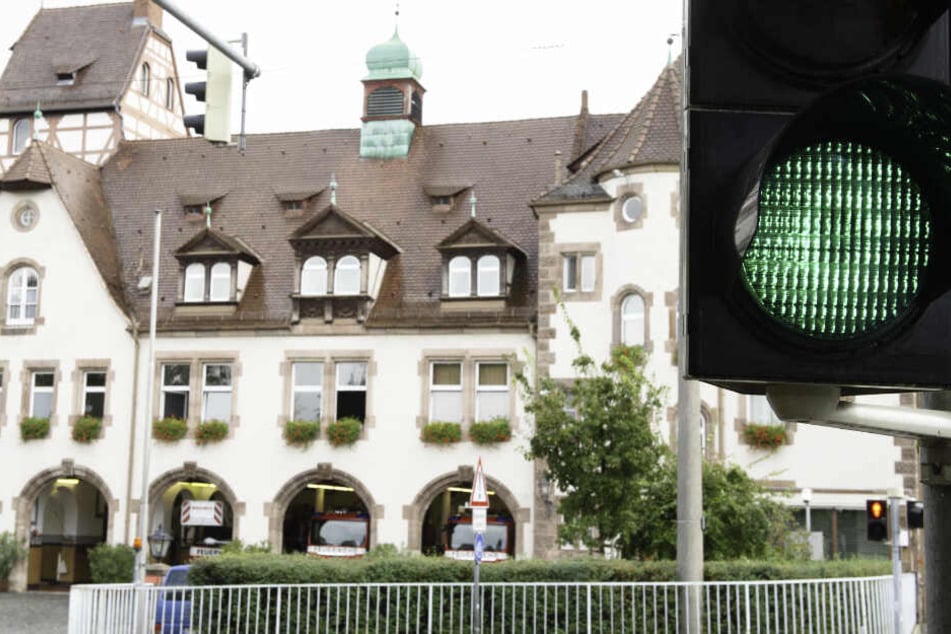 Weil die Stadt Nürnberg Lieferengpässe befürchtet, will sie Ampel-Glühbirnen in Massen horten. (Symbolbild)