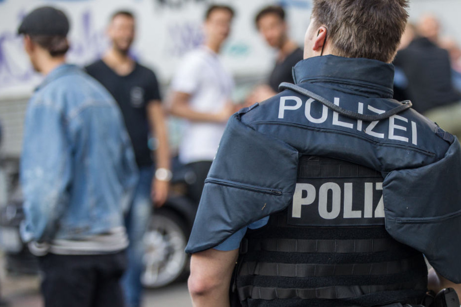 Bei den Festgenommenen handelt es sich laut Polizei überwiegend um Männer.