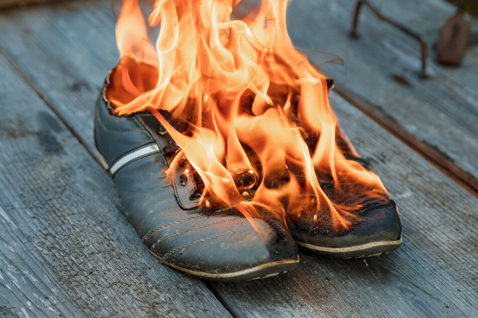 Immer wieder erhitzen sich die Heizsohlen derart stark, dass sie Feuer fangen. (Symbolbild)