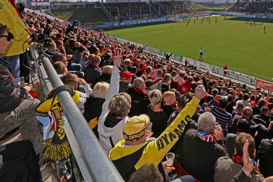 Auch die Dynamo-Fans sollen sich im Stadion wohlfühlen und müssen nicht im Gästeblock sitzen.