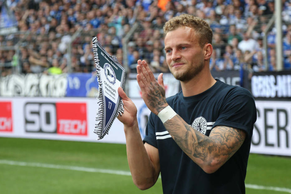 Die Fans verabschiedeten "Locke" mit langem Applaus und "Christoph Hemlein"-Sprechchören.