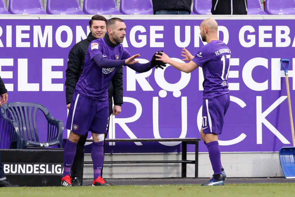Sein letztes Punktspiel für Aue: Gegen Darmstadt wurde Christian Tiffert (l.) für Philipp Riese eingewechselt.