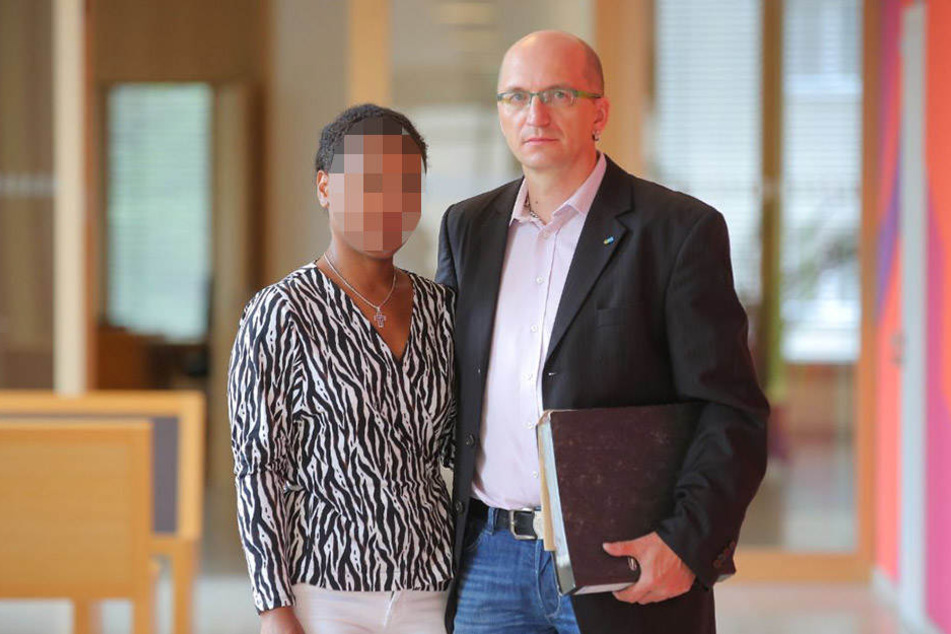 André Albrecht (47) und seine Frau Josella (33) sind froh, mittlerweile nicht mehr neben Herbert S. zu wohnen.