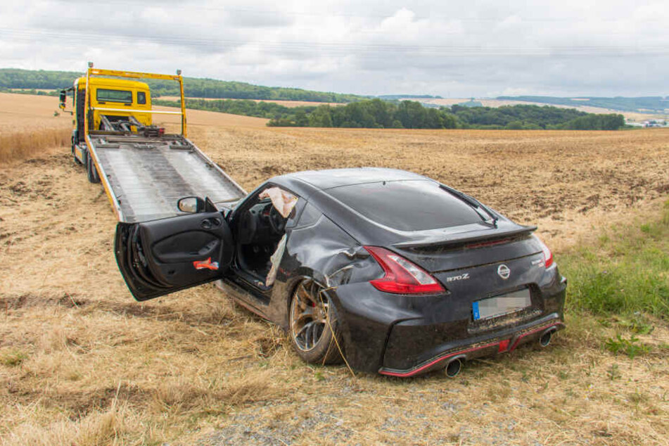 Der Wagen war nach dem Unfall nicht mehr zu gebrauchen und wurde abgeschleppt.