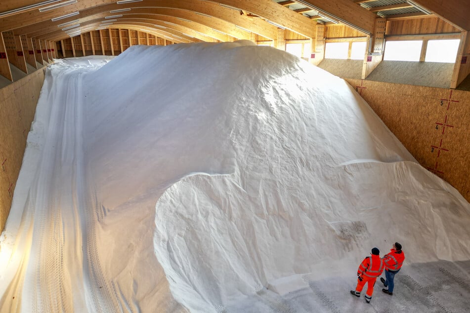 In der Salzhalle der Stadtreinigung Leipzig lagern 4400 Tonnen Streusalz.
