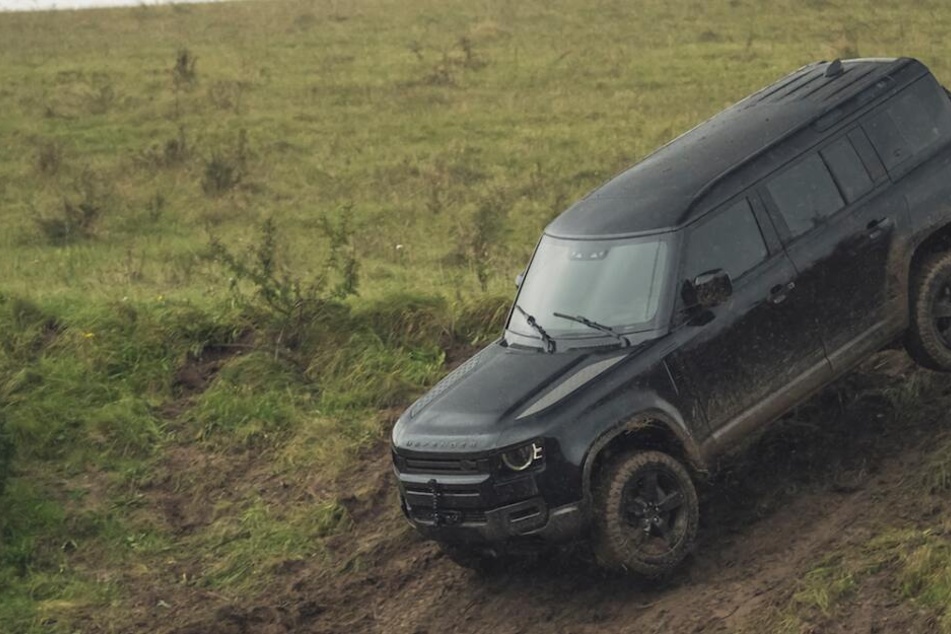 Der neue Land Rover Defender im Einsatz beim Dreh für den neuen "James Bond".