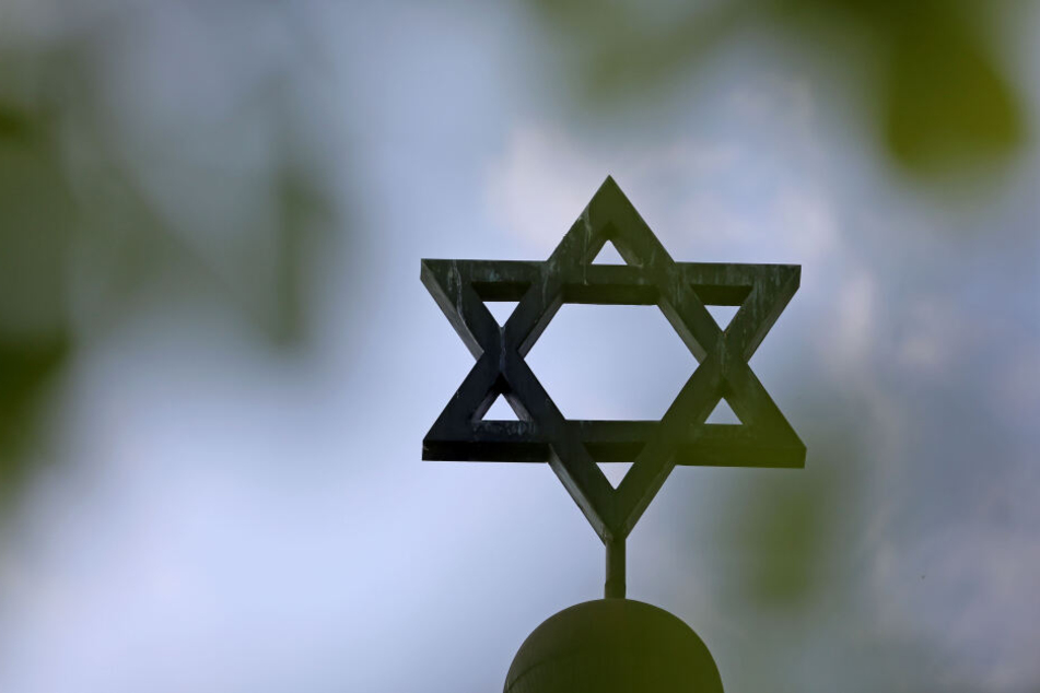 Wurde das Hakenkreuz aus antisemitischen Gründen an die Wand geschmiert?