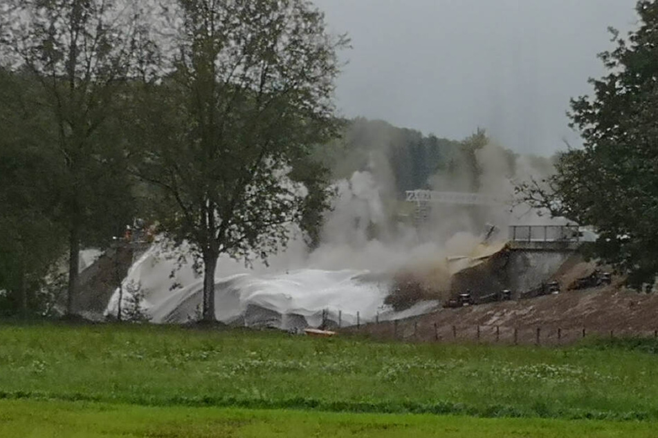 Der Schutt, nachdem die Brücke gesprengt wurde.