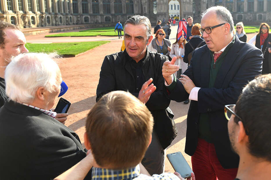 Dynamo-Sportchef Ralf Minge (l.) und Christian Striefler - Geschäftsführer Schlösser, Burgen und Gärten Sachsen GmbH - im Gespräch mit den Medienvertretern.