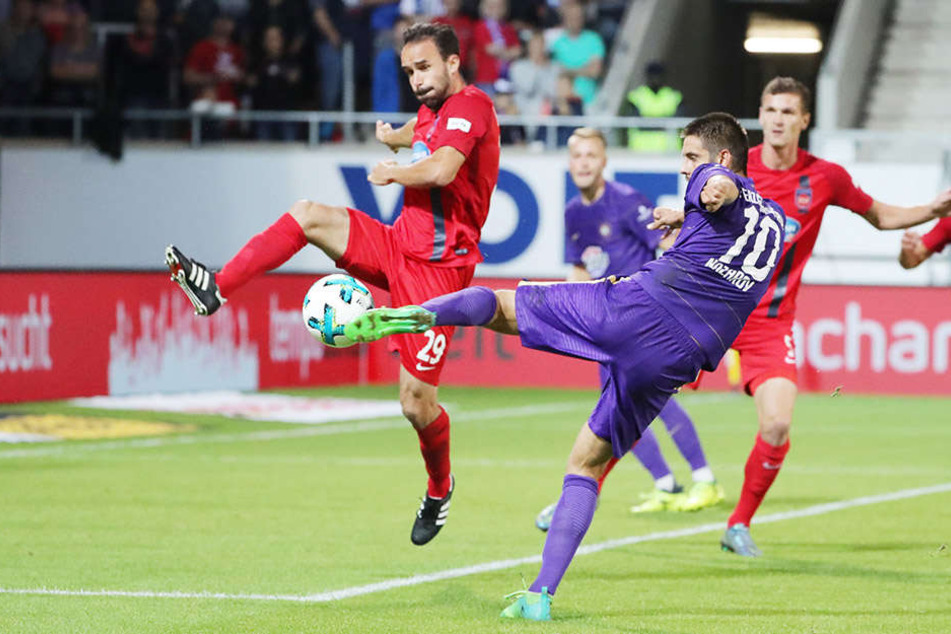 Die Großchance für Dimitrij Nazarov in der 2. Hälfte: Er zieht sechs Meter vor dem Tor vor Robert Strauß ab, trifft den Ball aber nicht voll.
