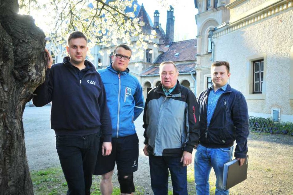 Sebastian Schumann (v.l.), Roman Walter, Harald Günther und Felix Kretschmer suchen stellvertretend auch für die restlichen Mitglieder eine neue Chorleitung.