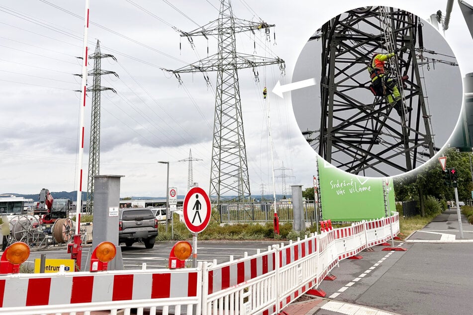 SachsenEnergie erneuert derzeit die Stromleitungen am Kaufpark Nickern, wodurch die Zufahrt zum oberen Parkdeck sowohl für Fußgänger als auch für Autofahrer gesperrt ist.