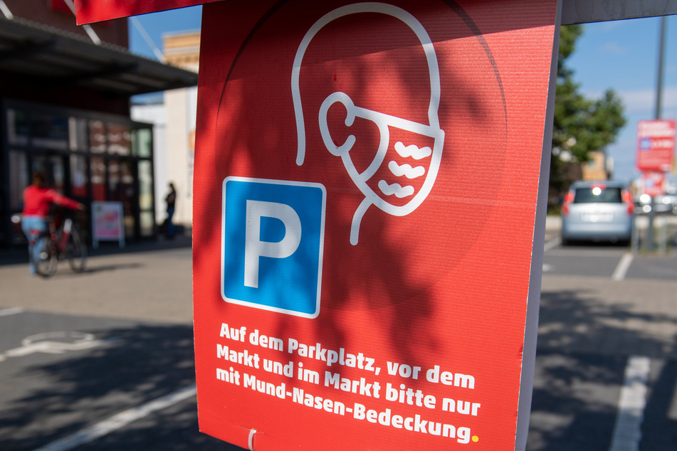 Der Mann verpasste der 52-Jährigen einen Stoß mit dem Kopf und machte sich dann aus dem Staub. (Symbolbild)