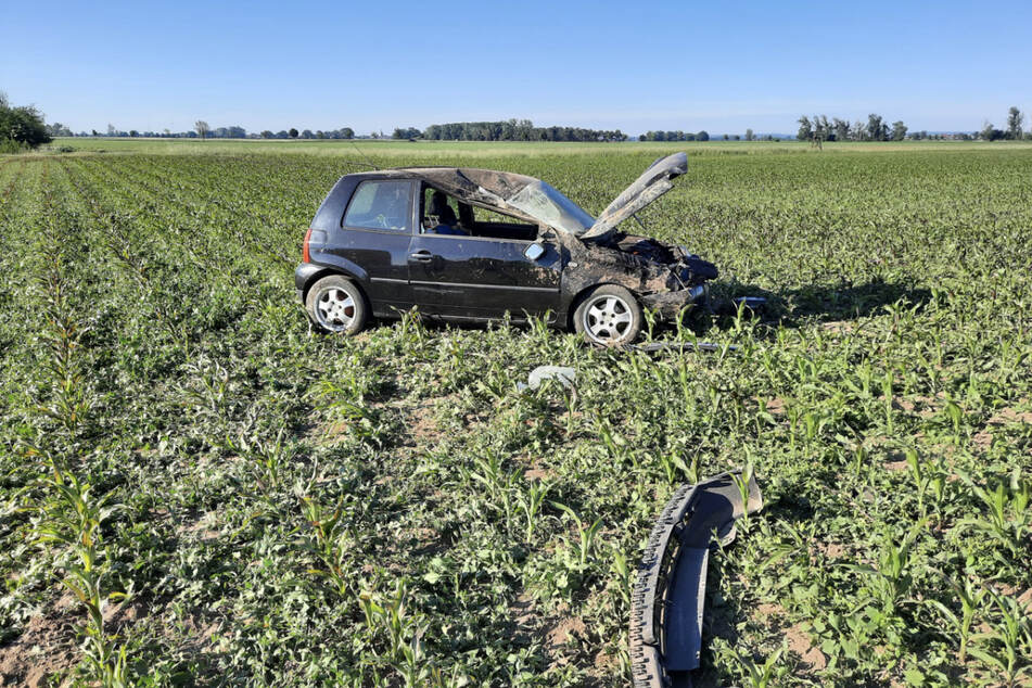 Am Freitagmorgen kam der VW von der Straße ab und überschlug sich – der 19-jährige Fahrer wurde schwer verletzt.