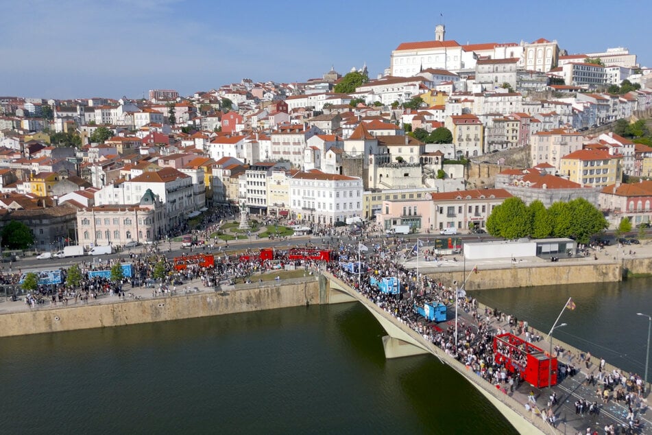 Portugal entkriminalisierte bereits 2001 alle Drogen. Die Zahl der Drogentoten sank seitdem von 369 im Jahr 1999 auf zuletzt 80 Tote im Jahr 2023.