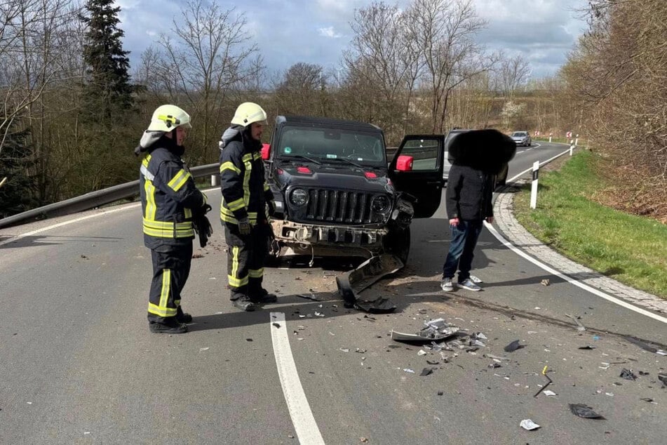 Bei Wolfsburg kam es zu einem schweren Frontal-Crash.