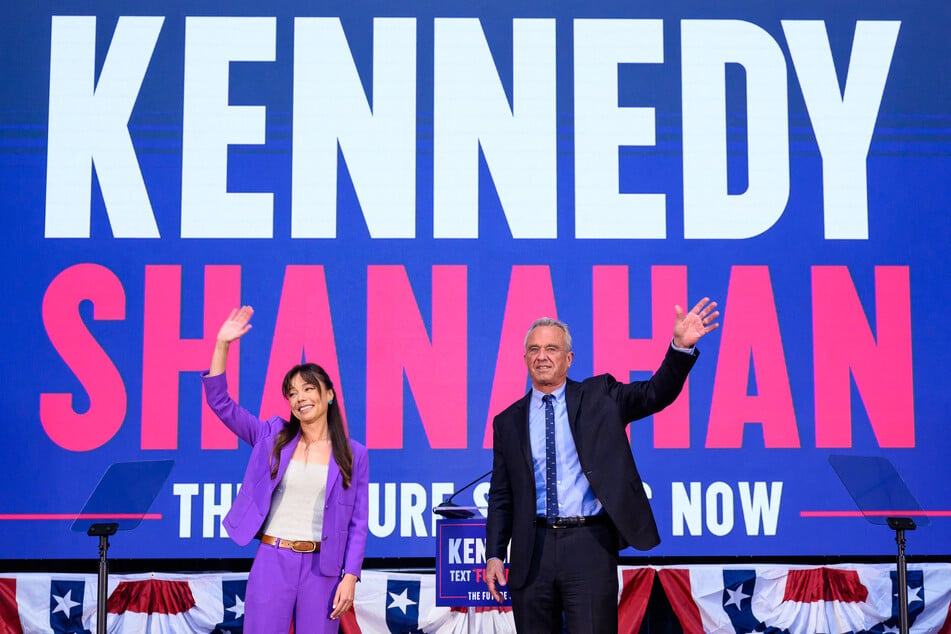 Presidential candidate Robert F. Kennedy Jr. announcing his running mate Nicole Shanahan (l.) in Oakland, California on March 26, 2024.