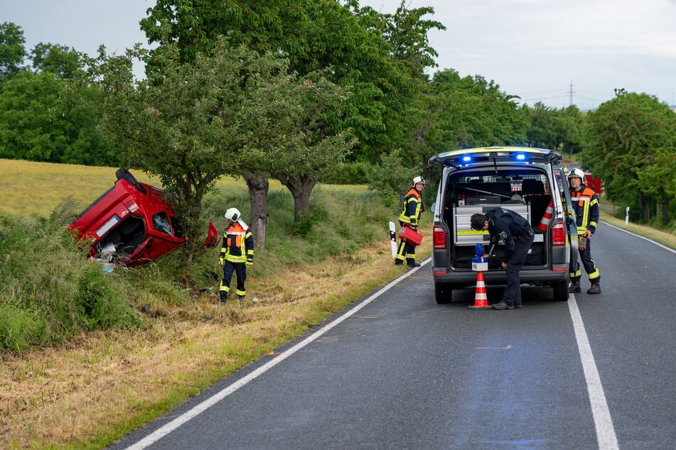 Die Landstraße war wegen des Unfalls vorübergehend voll gesperrt gewesen.